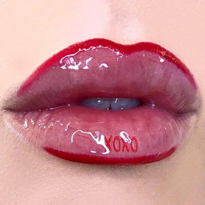 Instagram’ın 2019 Trendi: Minik Göz ve Dudak Emoji Dövmeleri Instagram’ın 2019 Trendi: Minik Göz ve Dudak Emoji Dövmeleri