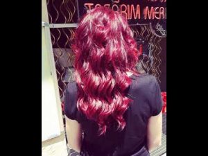 Koyu şarap kızılı saç rengi